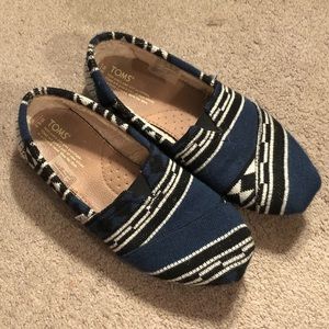 Blue and black Toms